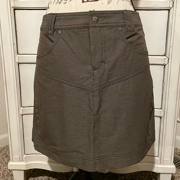Athleta Take a Hike nylon skirt in dark heather gray - Picture 4 of 14